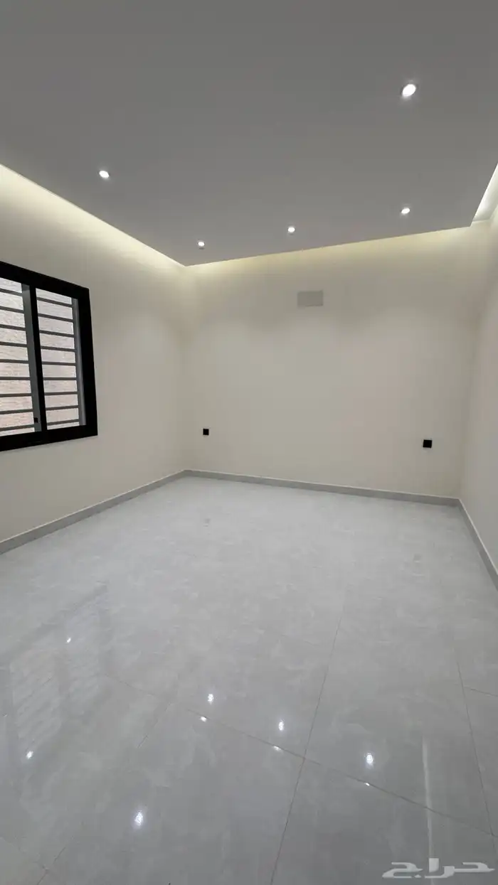 للبيع روف علوى مع ملحق من 650 الف بالخميس 19