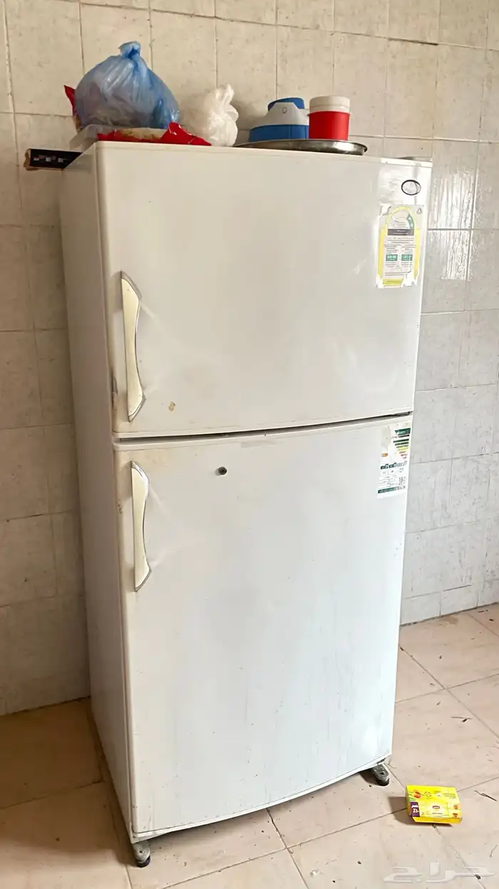 ثلاجه للبيع ويوجد غاز 4 عيون الموقع حقل 0