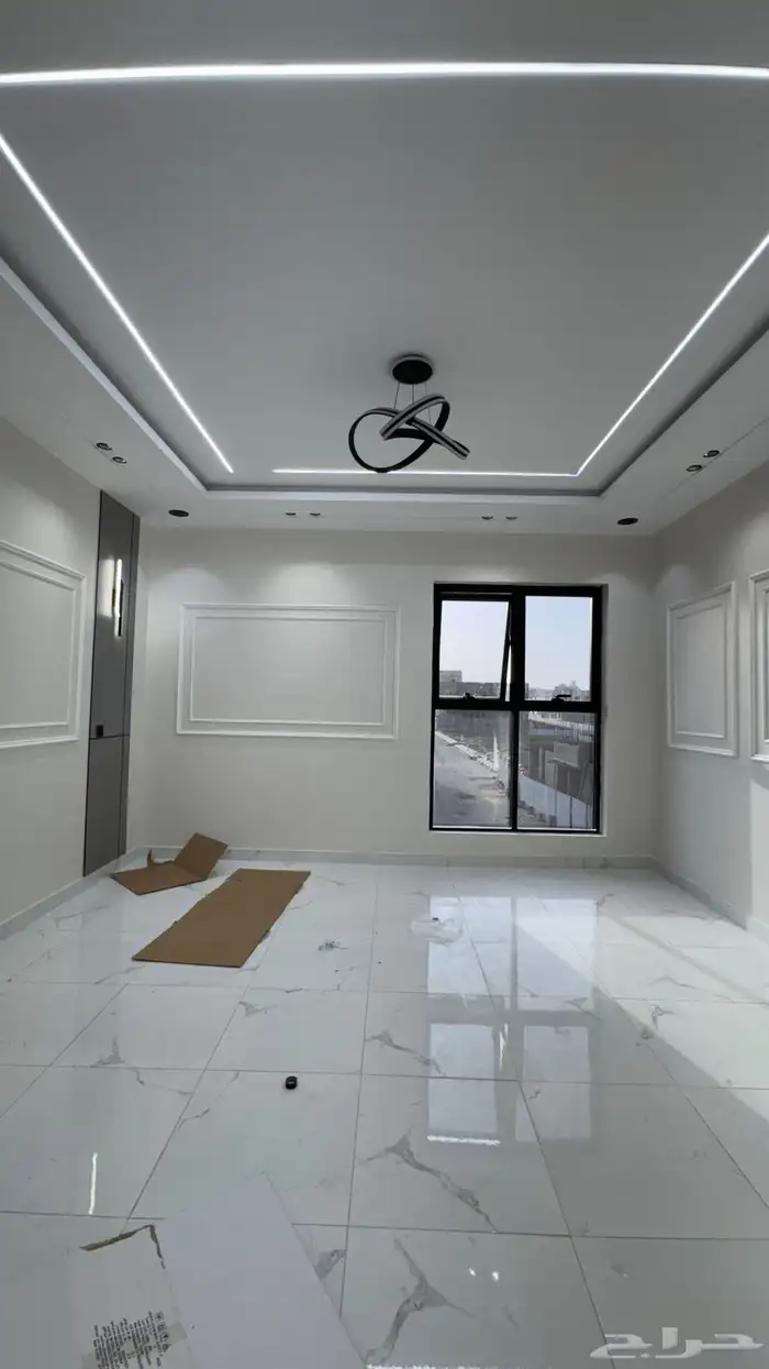 للبيع شقق ارضيه وعلوى مع سطح من 550 الف طريق ابها الخميس 22
