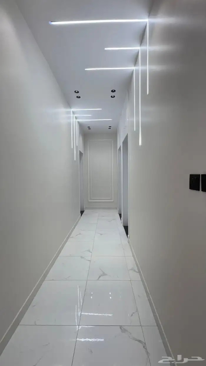للبيع شقق ارضيه وعلوى مع سطح من 550 الف طريق ابها الخميس 10