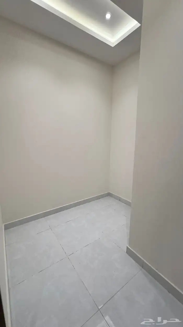 للبيع روف علوى مع ملحق من 650 الف بالخميس 10