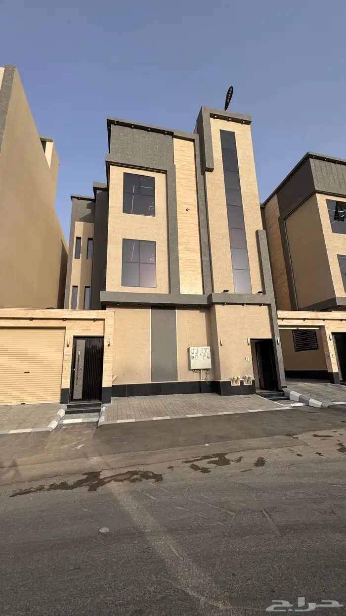للبيع شقق ارضيه وعلوى مع سطح من 550 الف طريق ابها الخميس 1