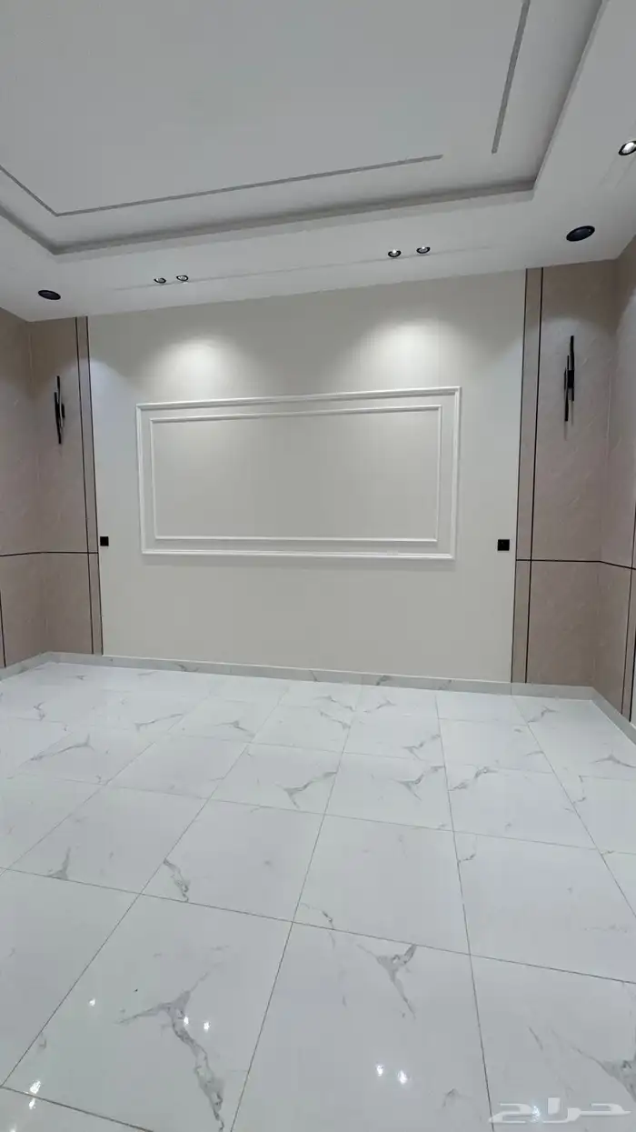 للبيع شقق ارضيه وعلوى مع سطح من 550 الف طريق ابها الخميس 11