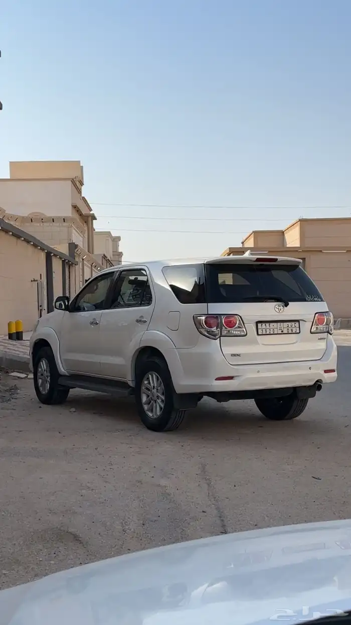 فورتشنر 2015 عداد 200 الف وكاله 30