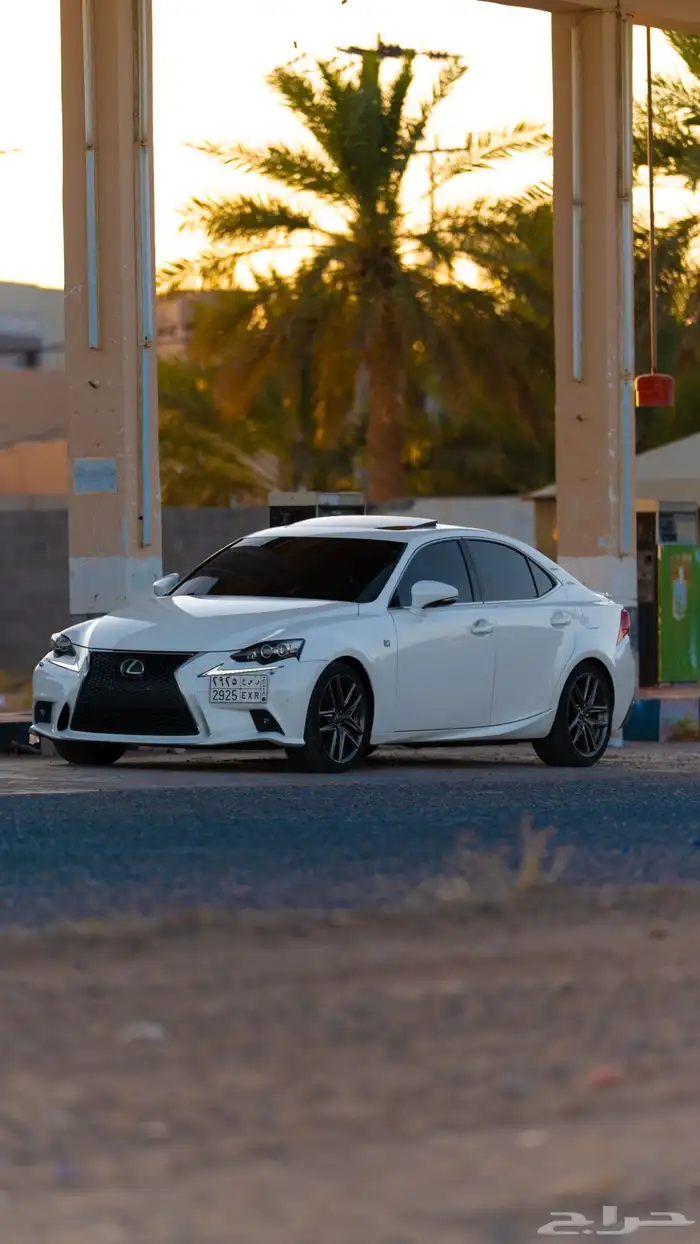 لكسز is2016 F sport 2