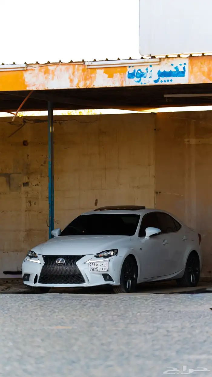 لكسز is2016 F sport 1