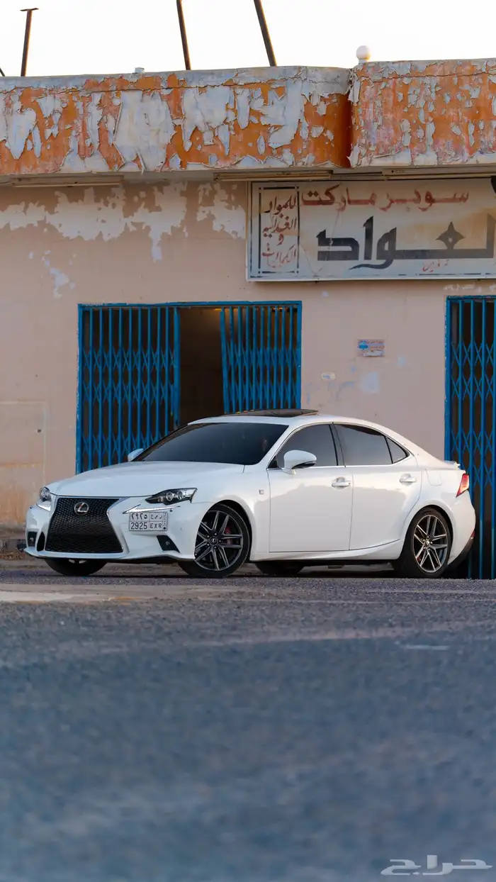 لكسز is2016 F sport 8