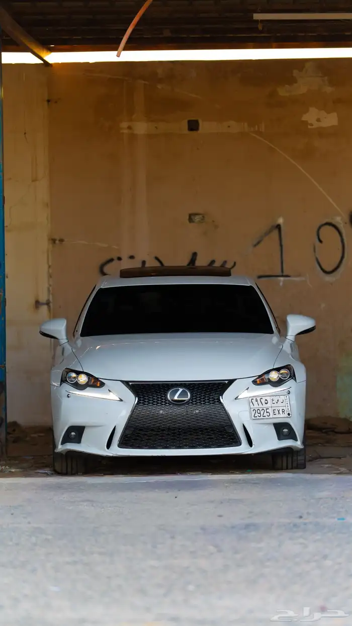 لكسز is2016 F sport 0