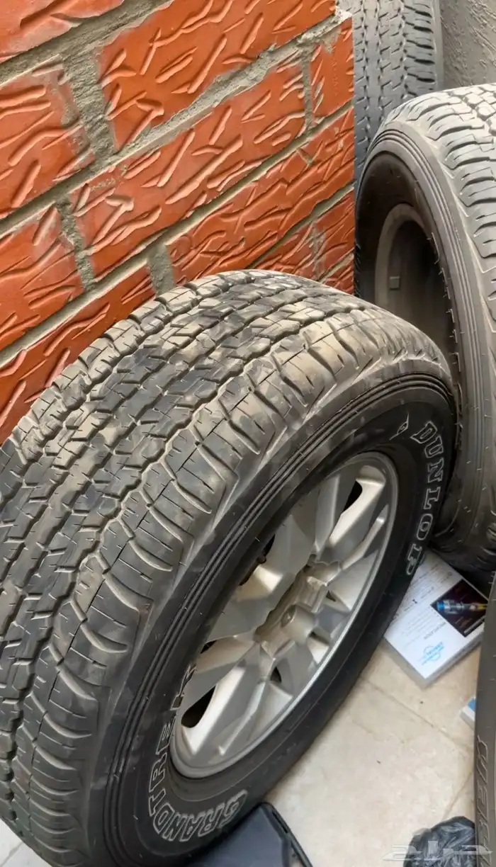 كفرات دنلوب شبه جديده مقاس 285 65 17 مع الجنوط جكسار 0