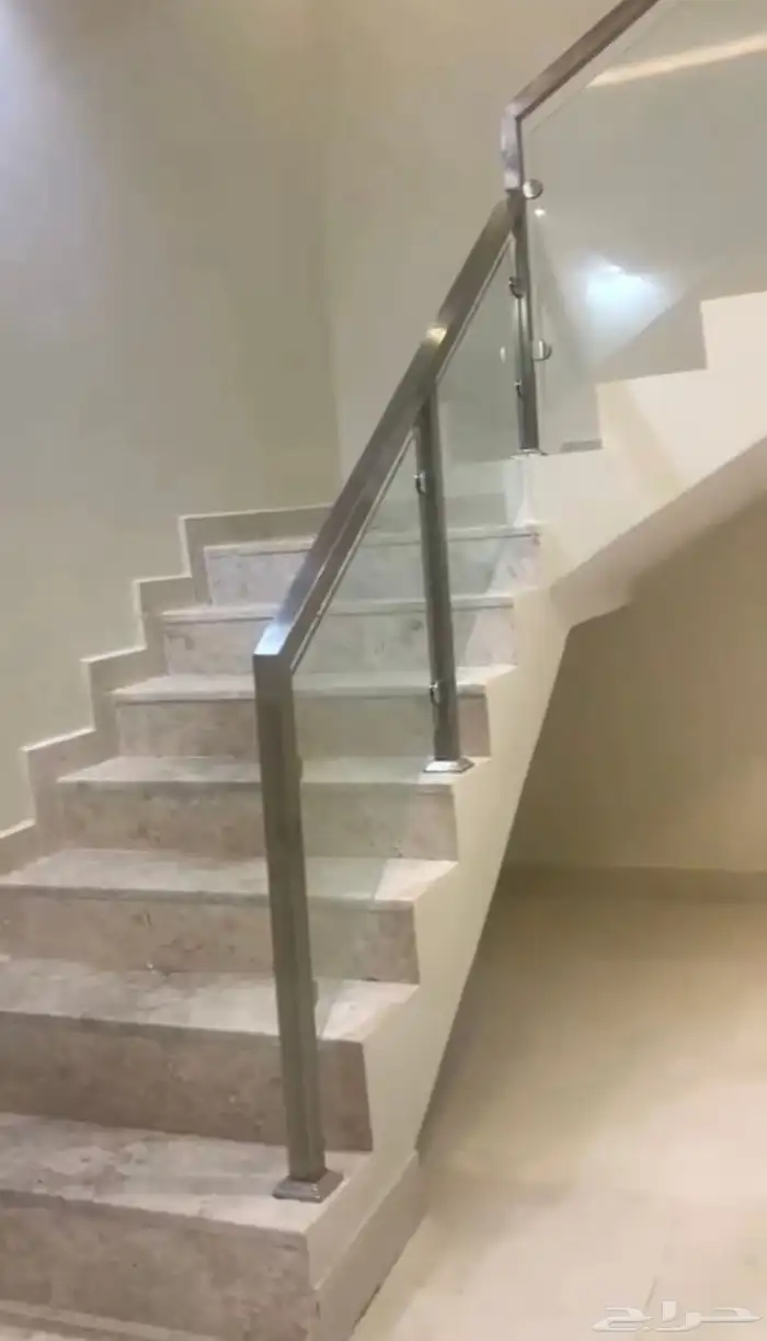 للبيع فيلا مميزة في الرمال 7