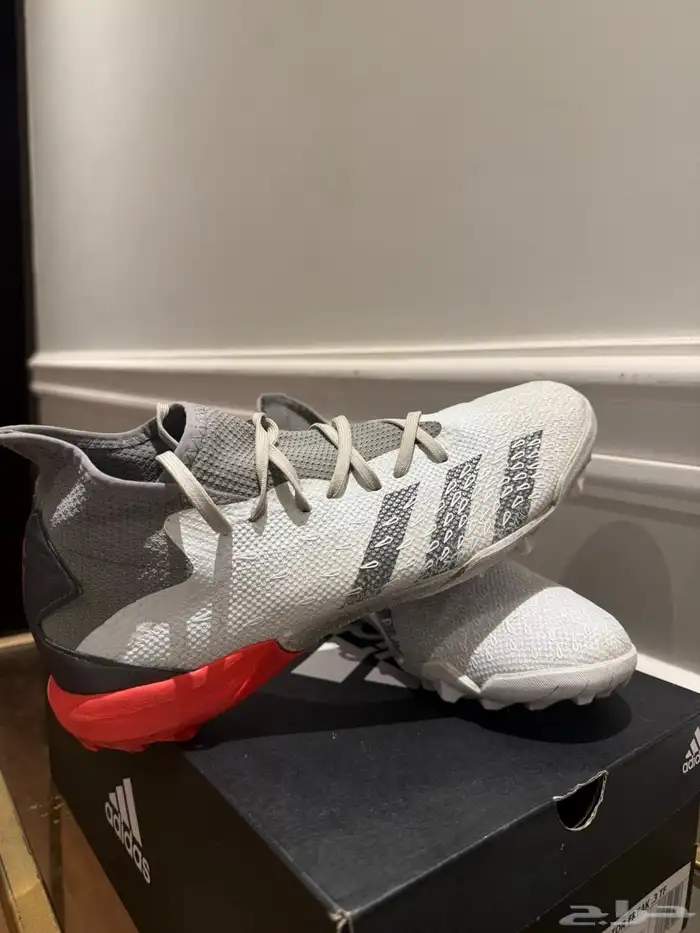 كنادر اديداس كورة 0