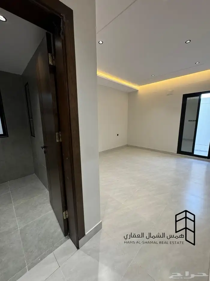 للبيع شقه ارضيه حي الصفا بمدخل خاص وسياره سعر رمزي 9