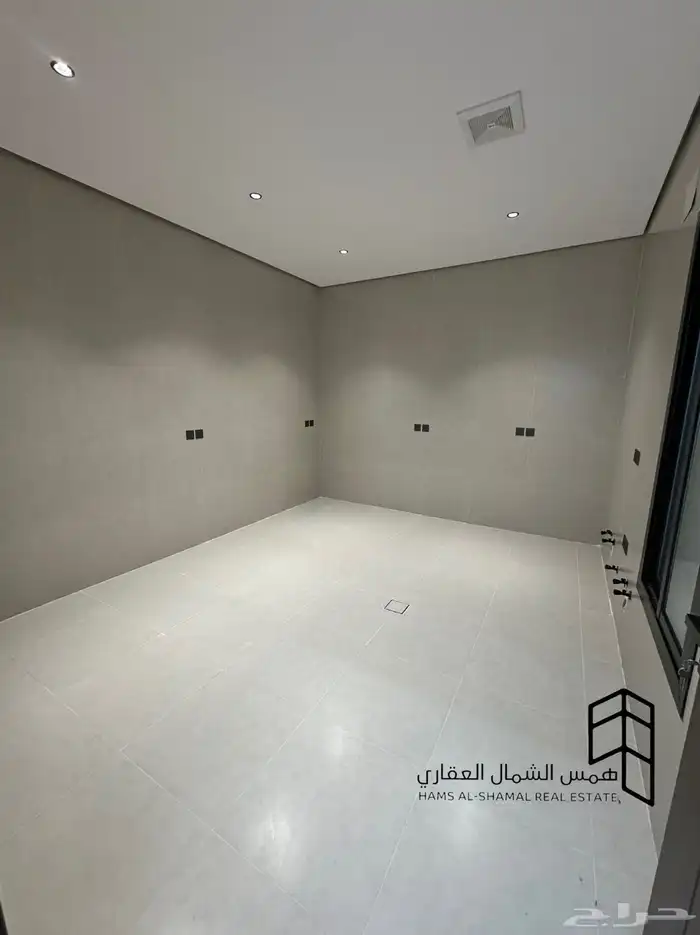 للبيع شقه ارضيه حي الصفا بمدخل خاص وسياره سعر رمزي 7