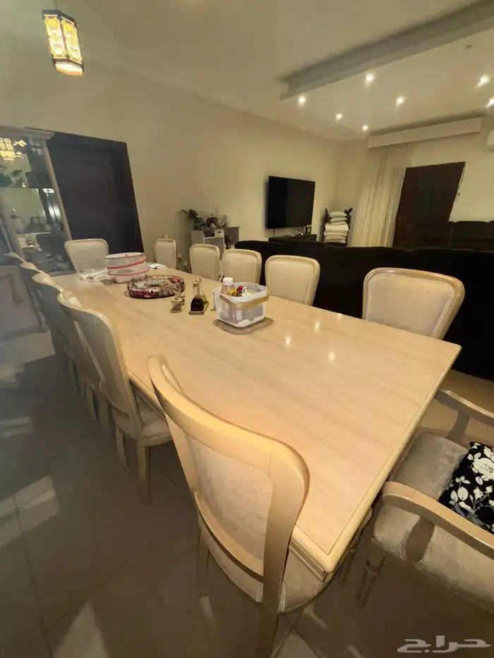 طاولة طعام 2