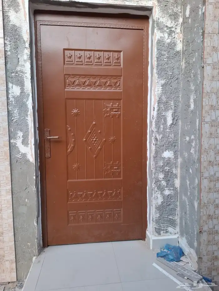 للبيع ابواب خشب وحديد 2