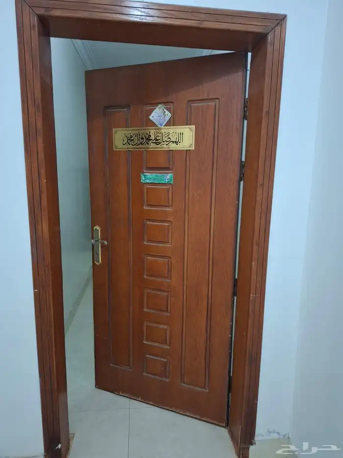 للبيع ابواب خشب وحديد 0