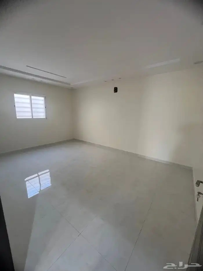 للايجار دور علوي مع سطح 2
