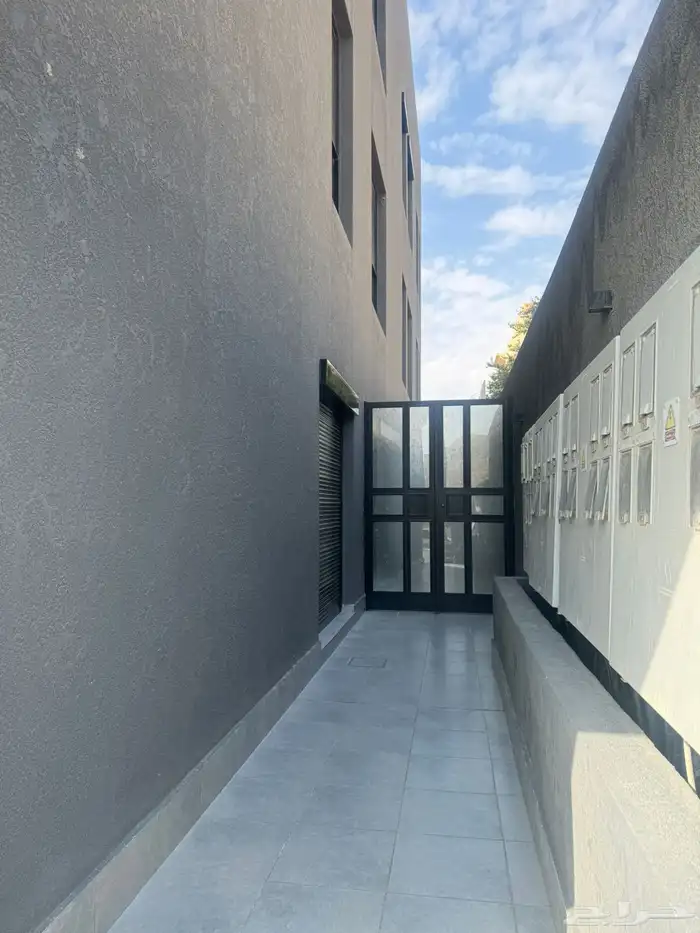 شقة للايجار في حي النرجس طريق عثمان بن عفان 10