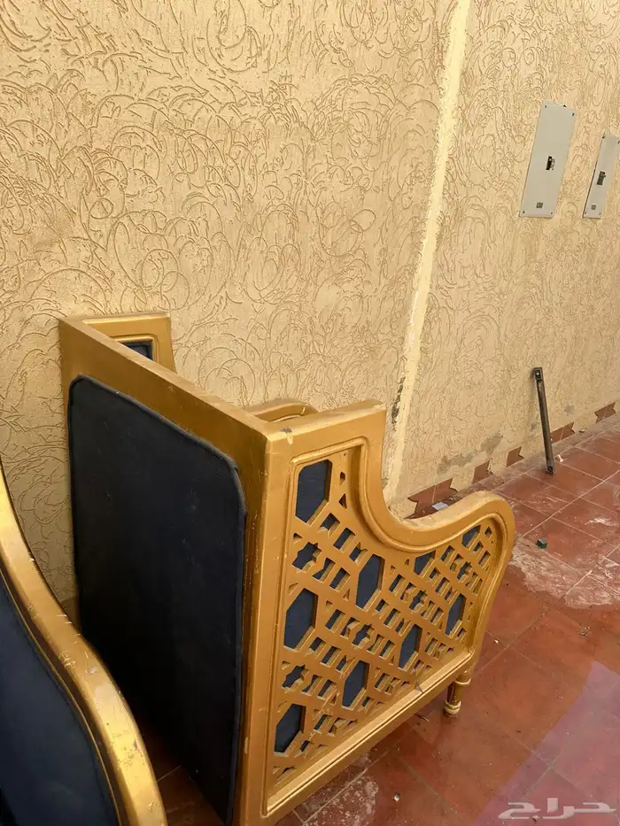 دولاب ملابس وكنب 6