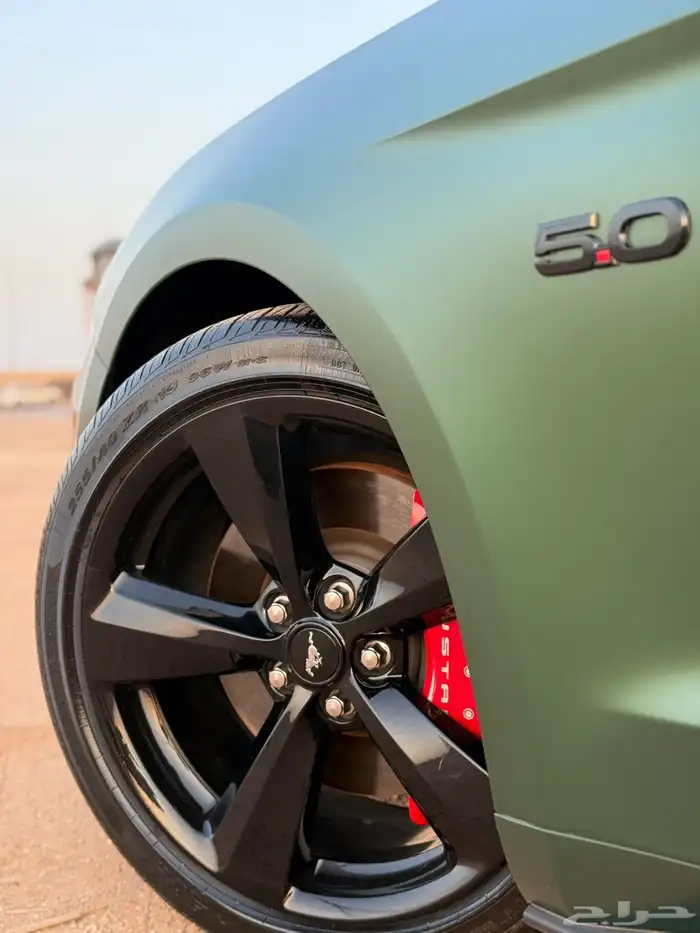 موستنج GT Premium موديل 2022 اللون الاخضر النادر شبه جديده 8