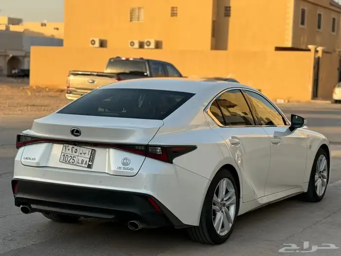 لكزس 2022 iS 300 عداد 23 الف وكاله 10