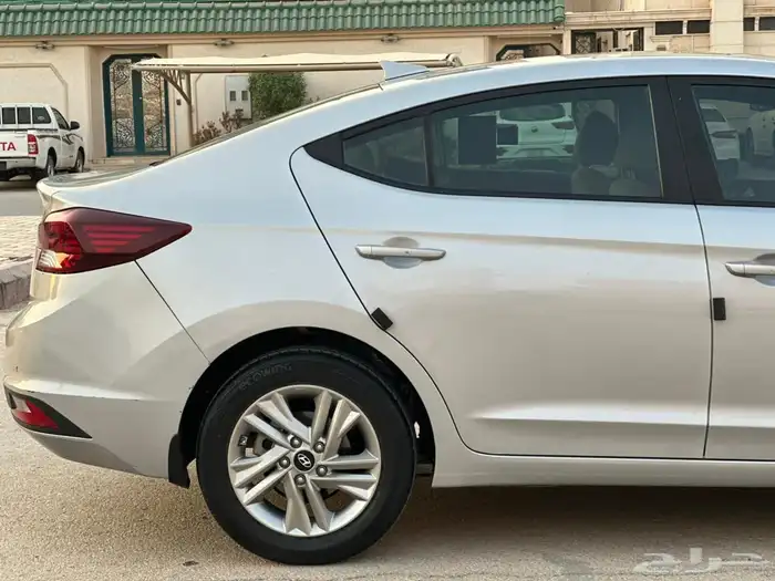 للبيع هونداي النترا 2020 نص فل 9