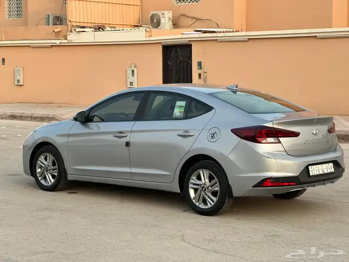 للبيع هونداي النترا 2020 نص فل 8