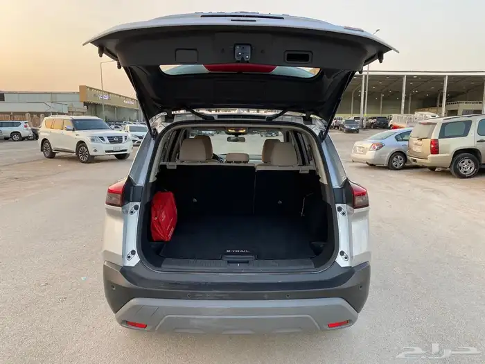 نيسان اكس تريل 2023 ماشي 21 الف موتر شرط 15