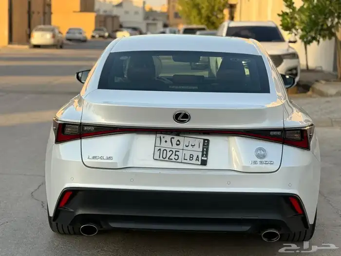 لكزس 2022 iS 300 عداد 23 الف وكاله 9