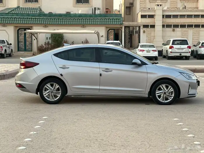 للبيع هونداي النترا 2020 نص فل 5