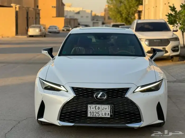 لكزس 2022 iS 300 عداد 23 الف وكاله 0