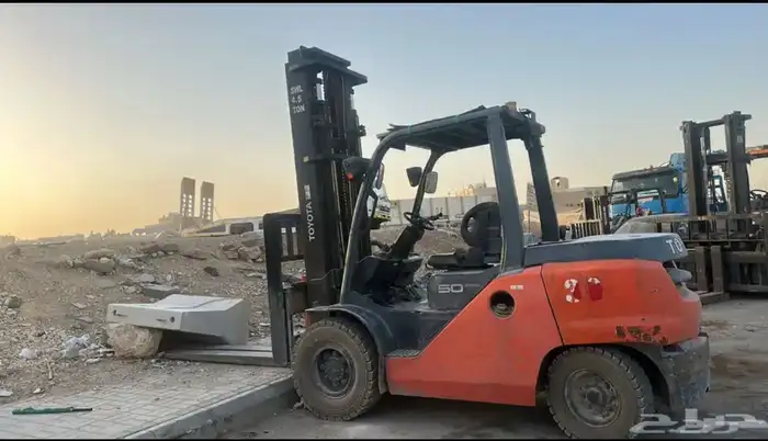 تاجير رافعه شوكيه فوركلفت في الرياض 4