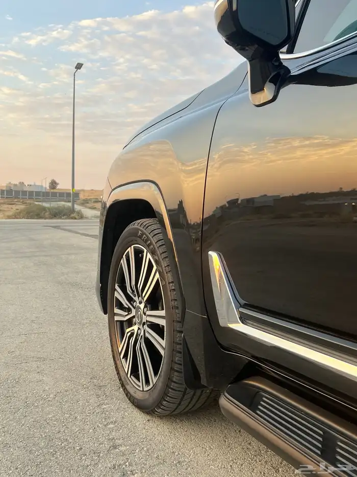 جيب لكزس 2023 BB اسود (وارد اليحيى) 3