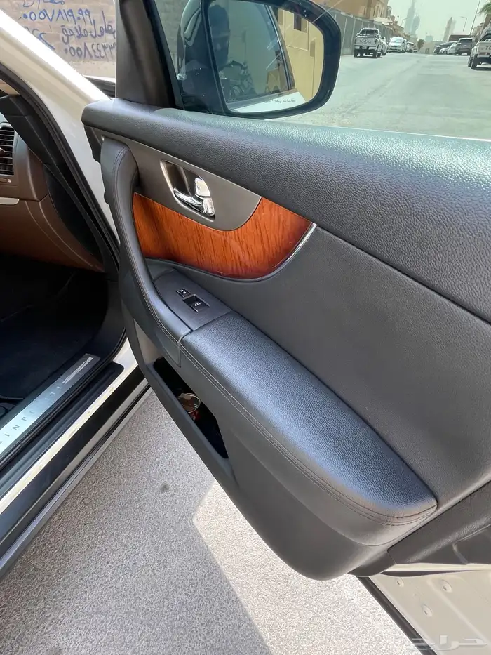 انفنتي QX70 فل كامل 2015 نظيف 35