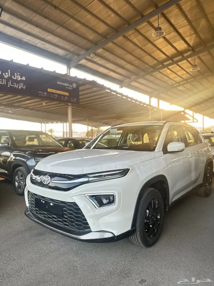 تويوتا اوربان ابيض 2026 9