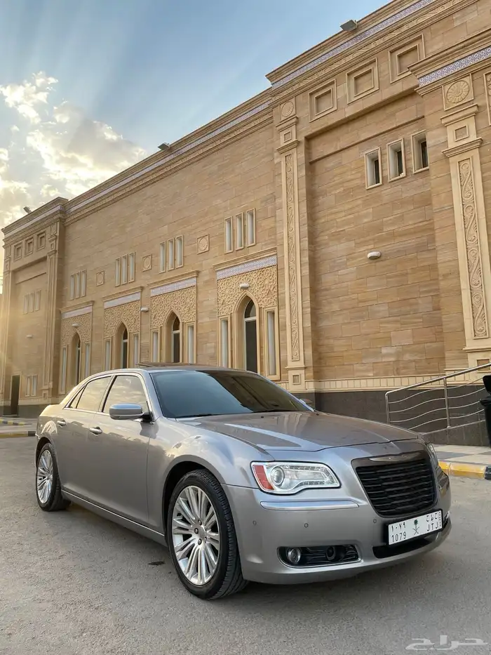 كرايزلر c300 اكزيكتيف 2014 5