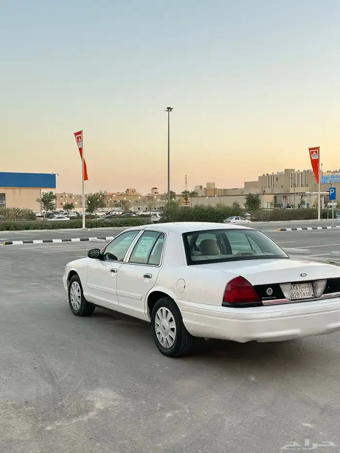 فورد فكتورياء بوليسي نظيف جدا 4