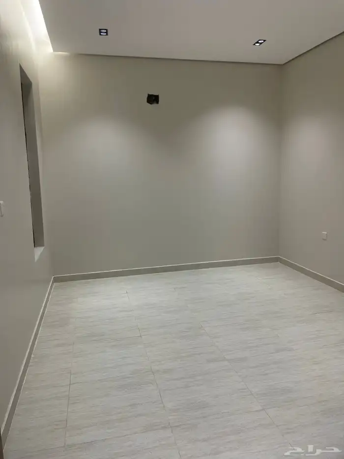 للبيع دور فاخر بمخطط شاطئ1 تشطيب راق جدا - تصميم حديث 11