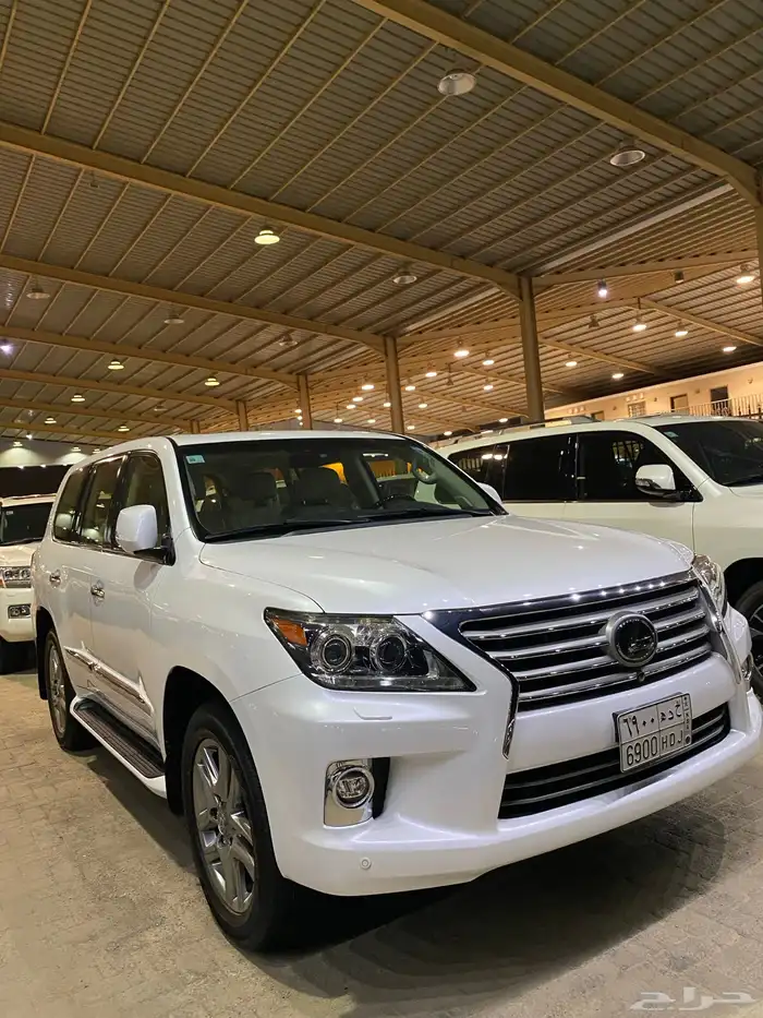 للبيع لكزس LX570 دي دي 2014 عبداللطيف عداد قليل 86 الف 3