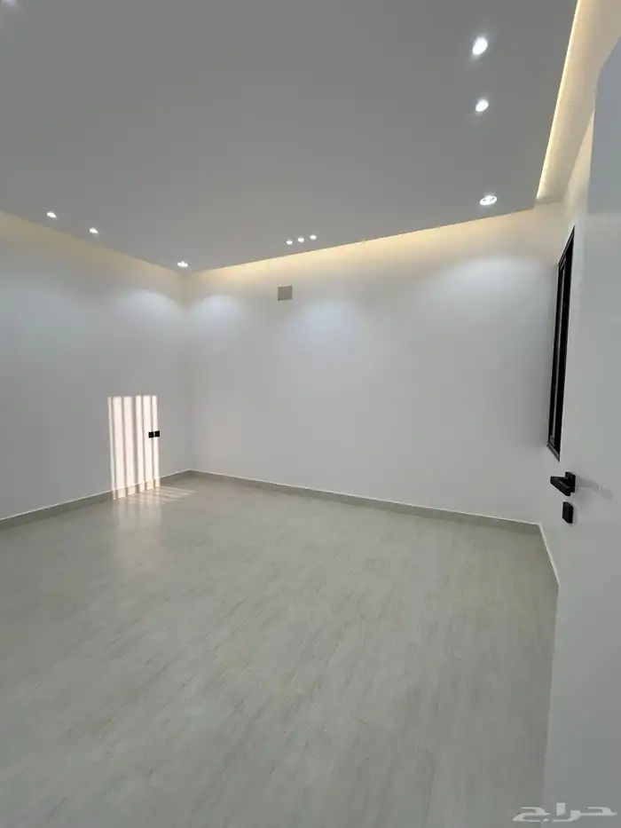 للبيع ارواف علويه بملحق في احد روفيده موقع متميز 24