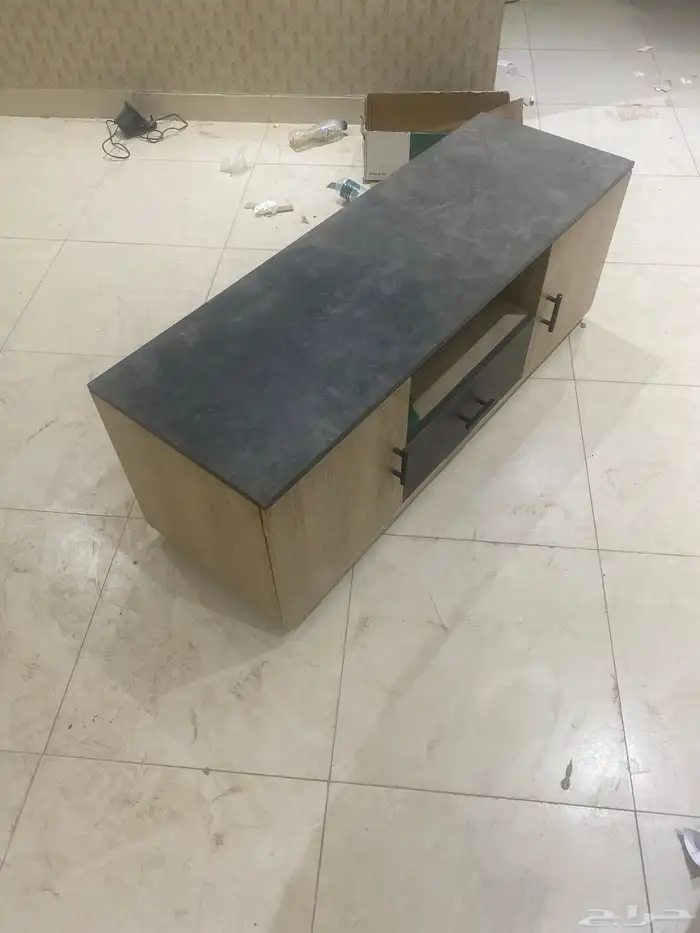 اثاث مستخدم دولاب وطاولات للبيع 4