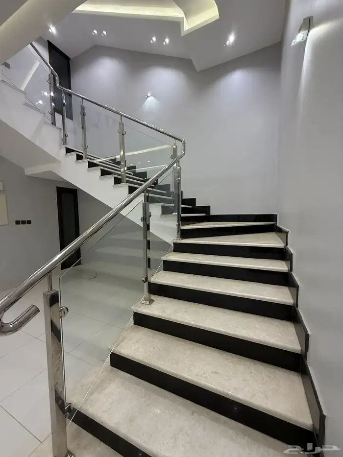 للبيع فيلا مودرن دورين وملحق تشطيب vip ف درة الموسي 13