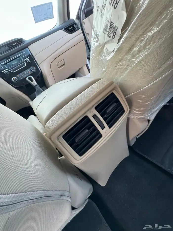 للبيع نيسان اكس تريل نظيف عداد قليل دبل 11