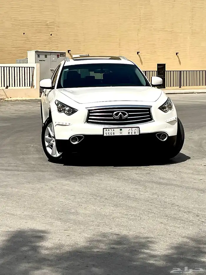 انفنتي QX70 فل كامل 2015 نظيف 7