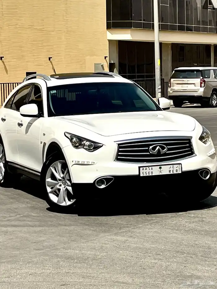 انفنتي QX70 فل كامل 2015 نظيف 0
