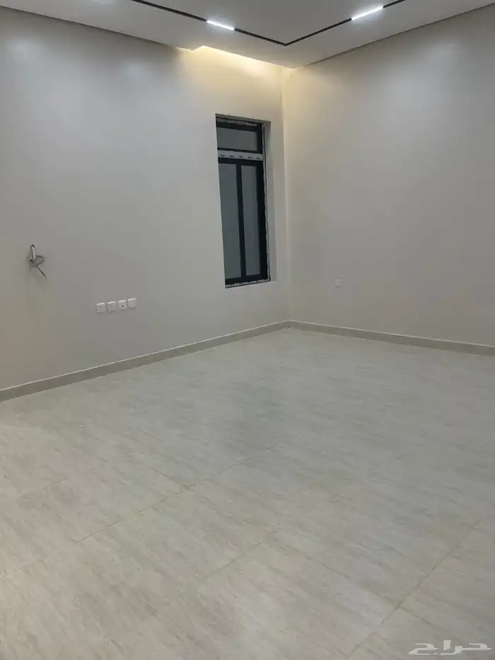للبيع دور فاخر بمخطط شاطئ1 تشطيب راق جدا - تصميم حديث 7