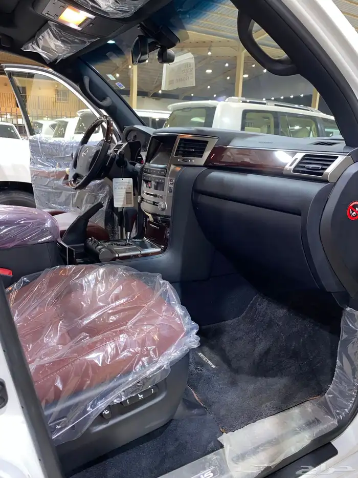 للبيع لكزس LX570 دي دي 2015 فل كامل عبداللطيف مخزن عداد 40 15