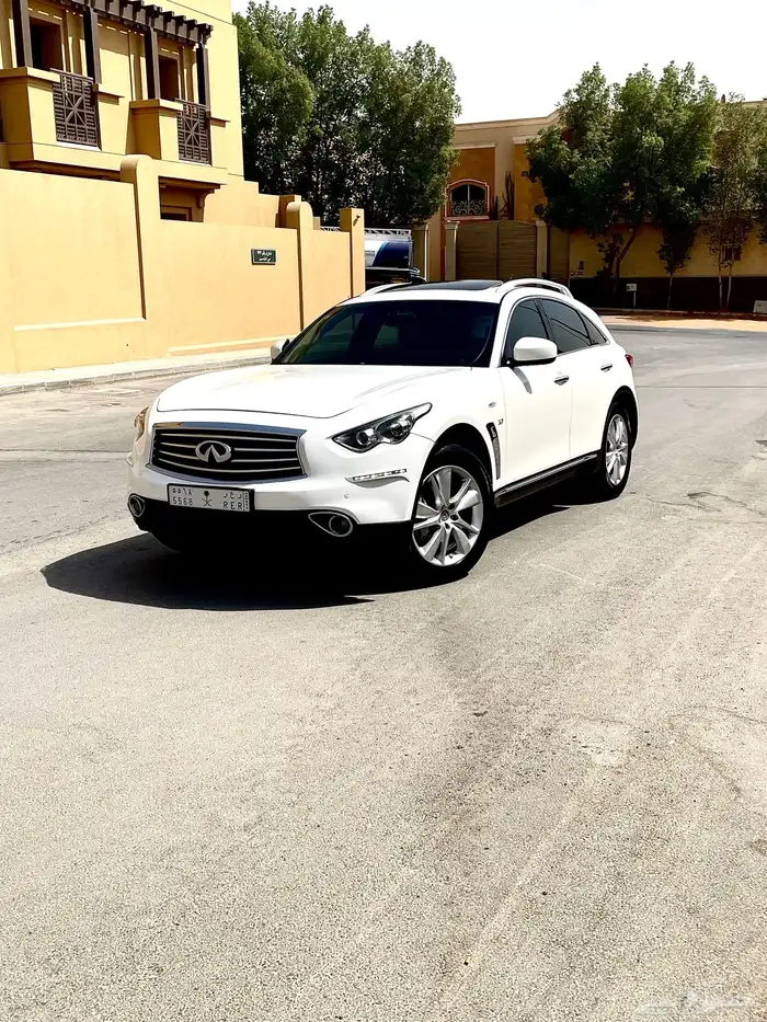 انفنتي QX70 فل كامل 2015 نظيف 13