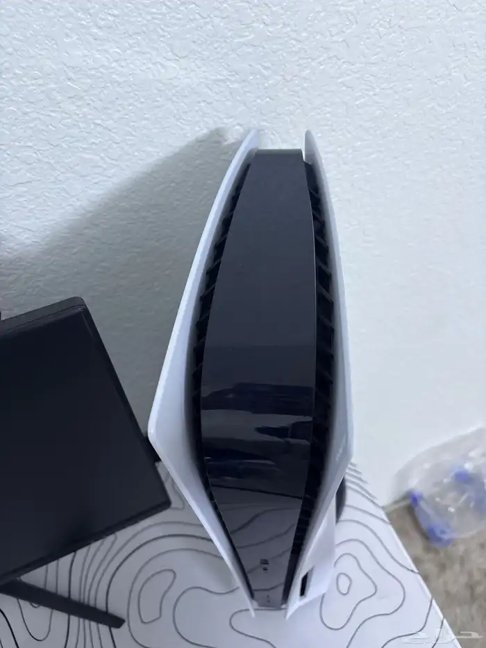 سوني 5 نظيف مع كامل اغراضه عدا الكرتون 1