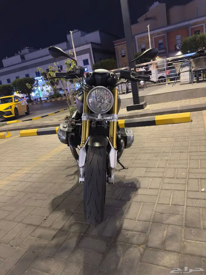 BMW R nine t 4